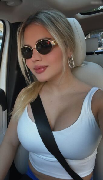 Luana Alonso Голі Зливи OnlyFans Фото 33