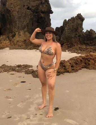 Luana Lua Голі Зливи OnlyFans Фото 2
