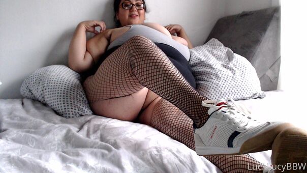 lucklucy Голі Зливи OnlyFans Фото 1