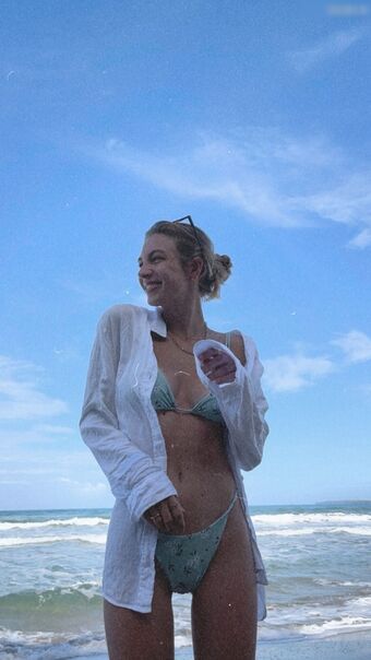 Luisasmiling Голі Зливи OnlyFans Фото 11