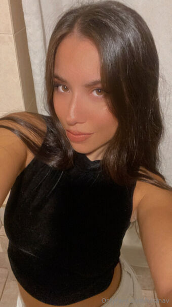 luisinav Голі Зливи OnlyFans Фото 23