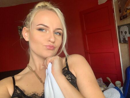 Luna_Eclipse187 Голі Зливи OnlyFans Фото 7