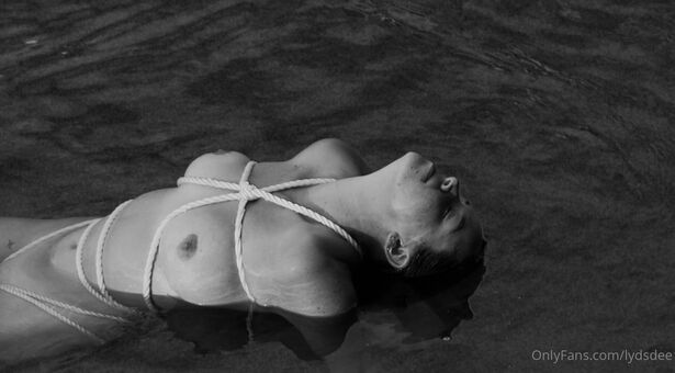 Lydsdee Голі Зливи OnlyFans Фото 17
