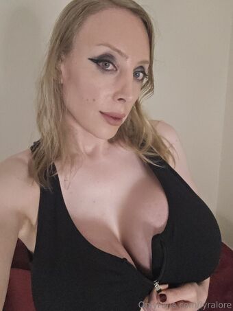 lyralore Голі Зливи OnlyFans Фото 12