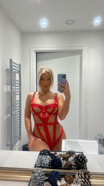 Madelen Wright Голі Зливи OnlyFans Фото 8