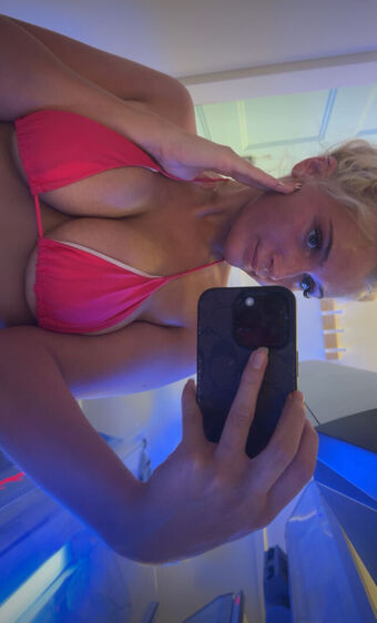 Madzbee Голі Зливи OnlyFans Фото 1