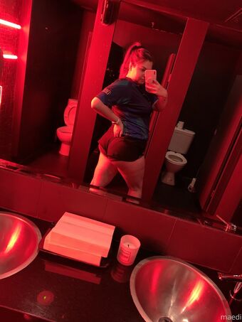 maedi Голі Зливи OnlyFans Фото 20