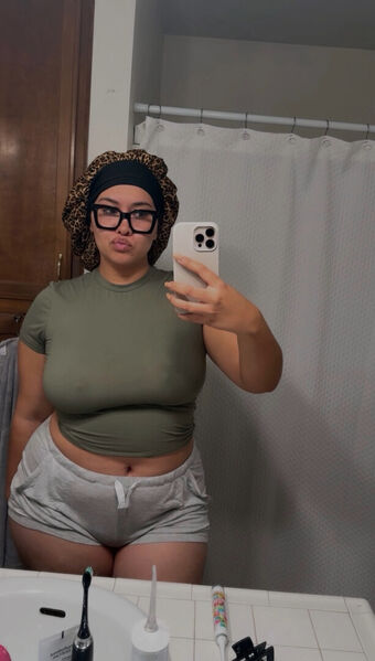 Mama E Голі Зливи OnlyFans Фото 19