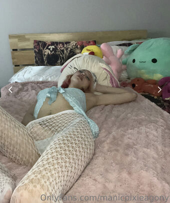 manicpixieagony Голі Зливи OnlyFans Фото 21