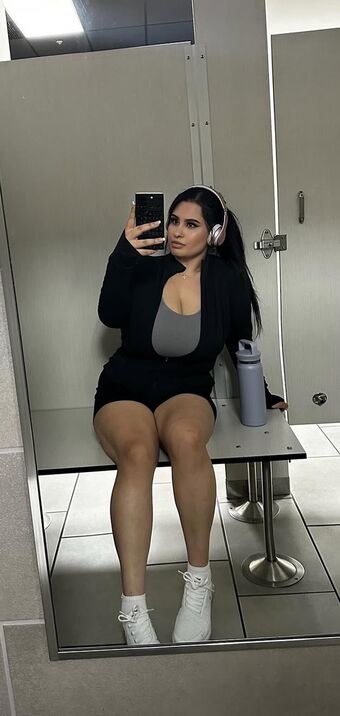 Mariah Голі Зливи OnlyFans Фото 30