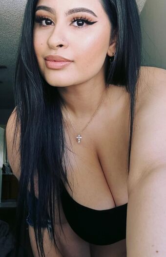 Mariah Голі Зливи OnlyFans Фото 33