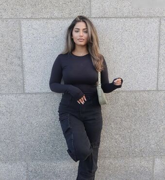 Mariam Голі Зливи OnlyFans Фото 1