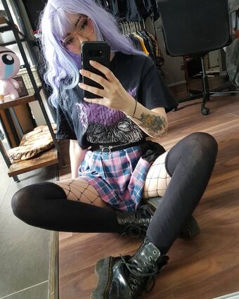 MarieWinter Голі Зливи OnlyFans Фото 4