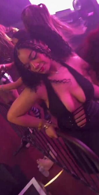 mariiiisel Голі Зливи OnlyFans Фото 125