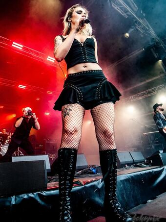 Marisa Rodriguez Singer Голі Зливи OnlyFans Фото 9