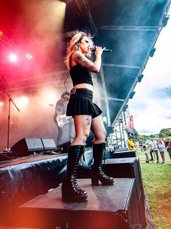 Marisa Rodriguez Singer Голі Зливи OnlyFans Фото 10