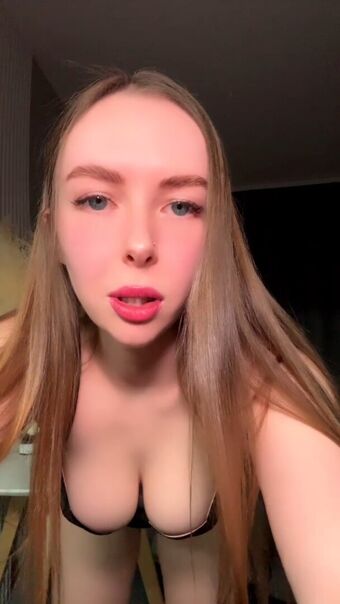 Mary Голі Зливи OnlyFans Фото 22