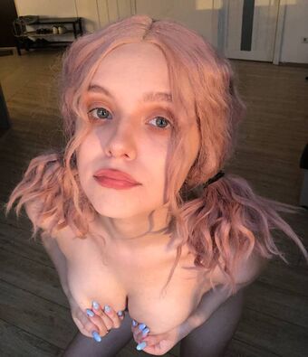 May Ross Голі Зливи OnlyFans Фото 15