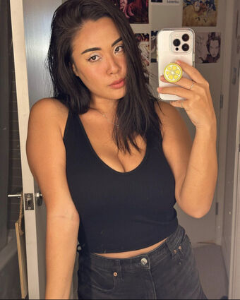 Mayuko Kimura Голі Зливи OnlyFans Фото 5