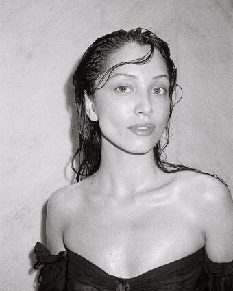 Melanie Jarnson Голі Зливи OnlyFans Фото 4