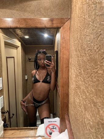 messkina Голі Зливи OnlyFans Фото 15