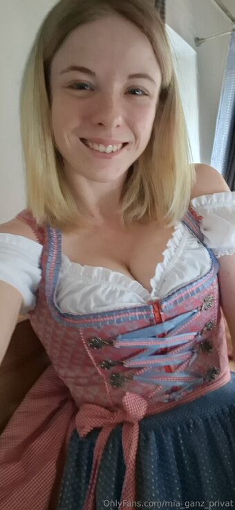 mia_ganz_privat Голі Зливи OnlyFans Фото 25