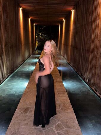 Michelle Andrezza Голі Зливи OnlyFans Фото 2