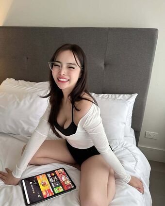Michelle Ryu Голі Зливи OnlyFans Фото 14
