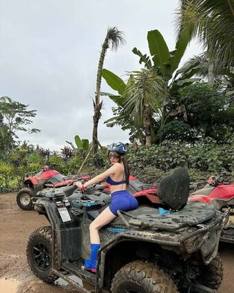 Michelle Ryu Голі Зливи OnlyFans Фото 18