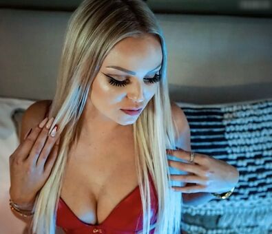 Michellesavage Голі Зливи OnlyFans Фото 4