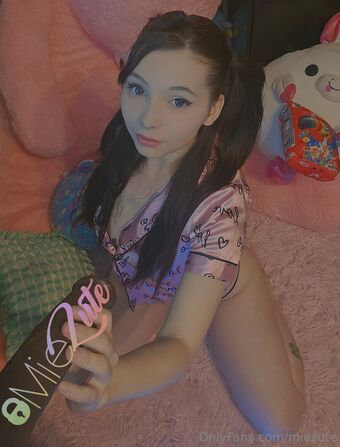 miezute Голі Зливи OnlyFans Фото 35