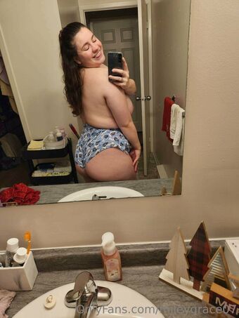 mileygrace07 Голі Зливи OnlyFans Фото 7