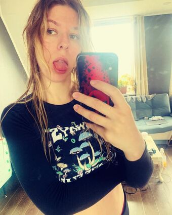 Milfetta Голі Зливи OnlyFans Фото 2