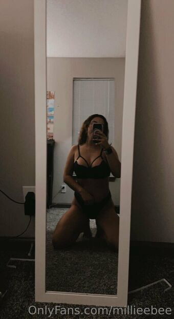 millieebee Голі Зливи OnlyFans Фото 2