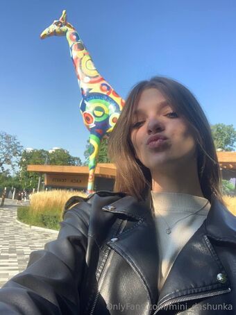 mini_dashunka Голі Зливи OnlyFans Фото 9