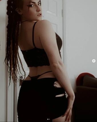 Mini Mia Голі Зливи OnlyFans Фото 1