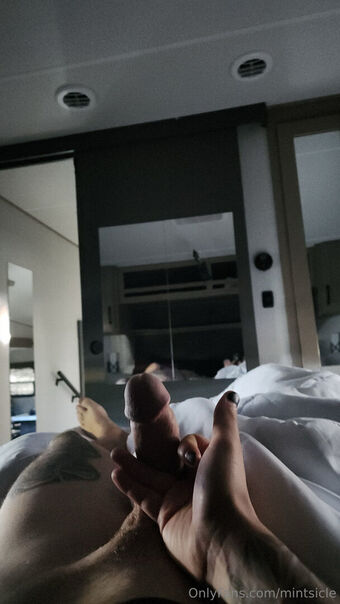 mintsicle Голі Зливи OnlyFans Фото 13