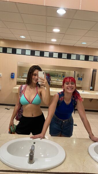 Miriam Villoria Голі Зливи OnlyFans Фото 14