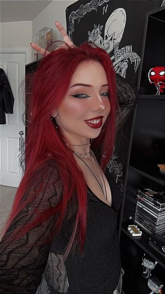 Miserrablee Голі Зливи OnlyFans Фото 16