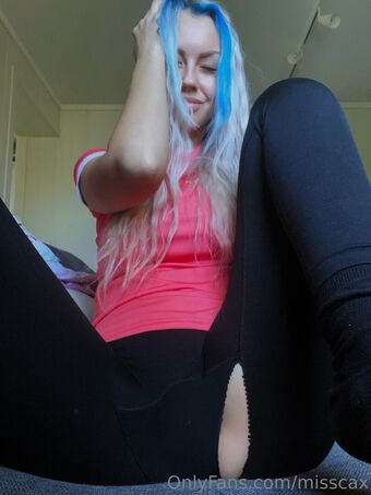 misscax Голі Зливи OnlyFans Фото 9