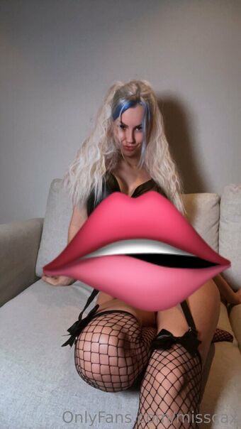 misscax Голі Зливи OnlyFans Фото 11