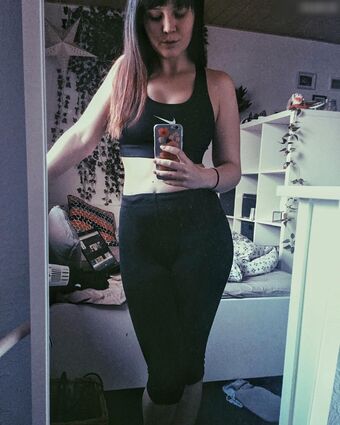 MissGLaDOS / dieamelie_