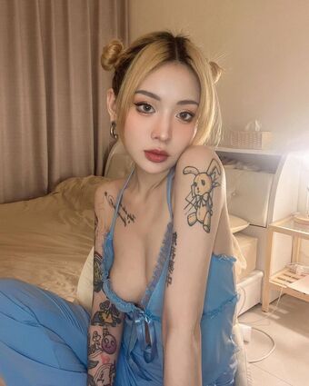 missmozzi Голі Зливи OnlyFans Фото 1