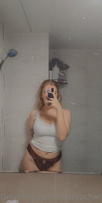 MissRyu Голі Зливи OnlyFans Фото 20
