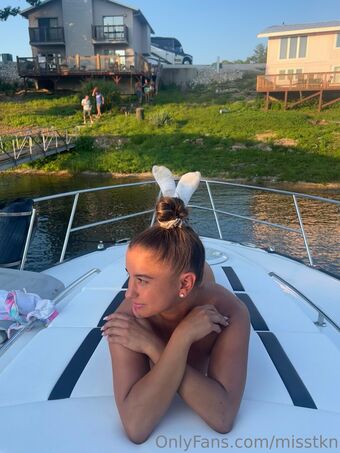 misstkn Голі Зливи OnlyFans Фото 30