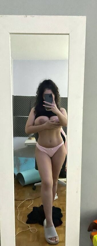 Mitooolixx Голі Зливи OnlyFans Фото 1