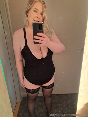 modestyb Голі Зливи OnlyFans Фото 3