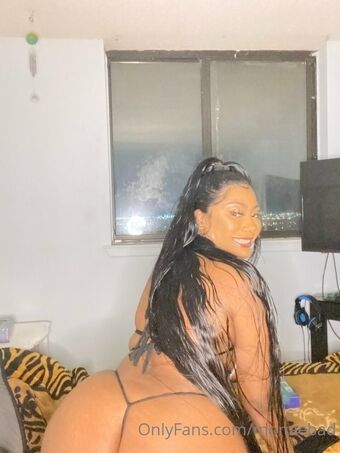 monaebad Голі Зливи OnlyFans Фото 12