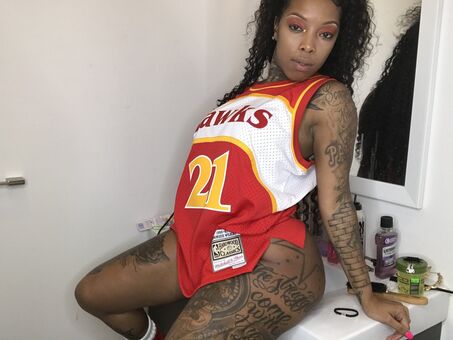 moneii Голі Зливи OnlyFans Фото 7
