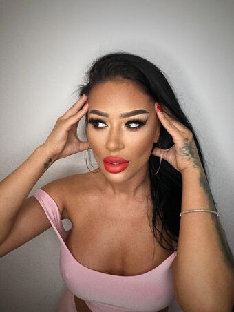 monicasuarez Голі Зливи OnlyFans Фото 5